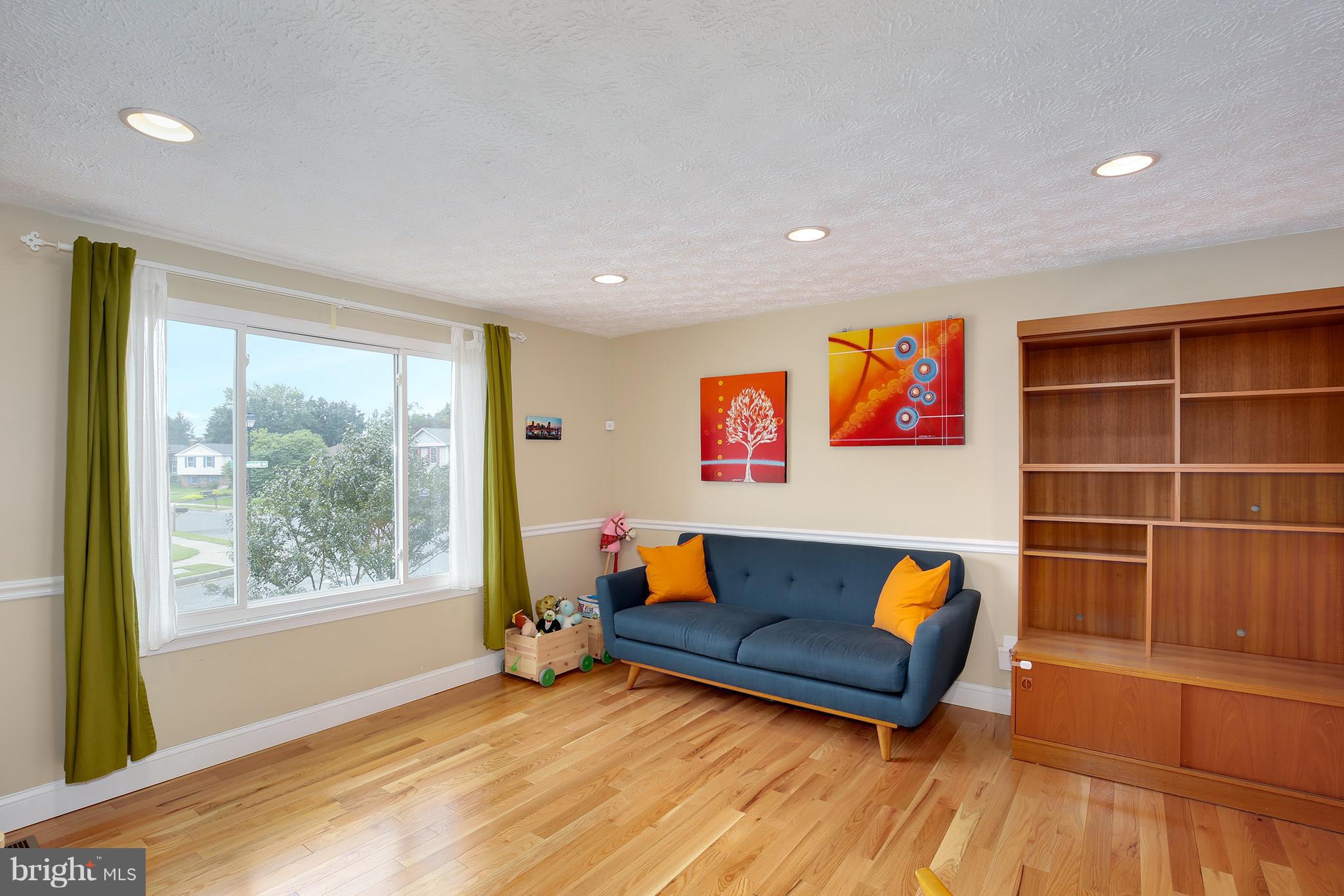 2 Bushwood Road Baltimore, MD 21234 - Photo 5 of 25 Living Room