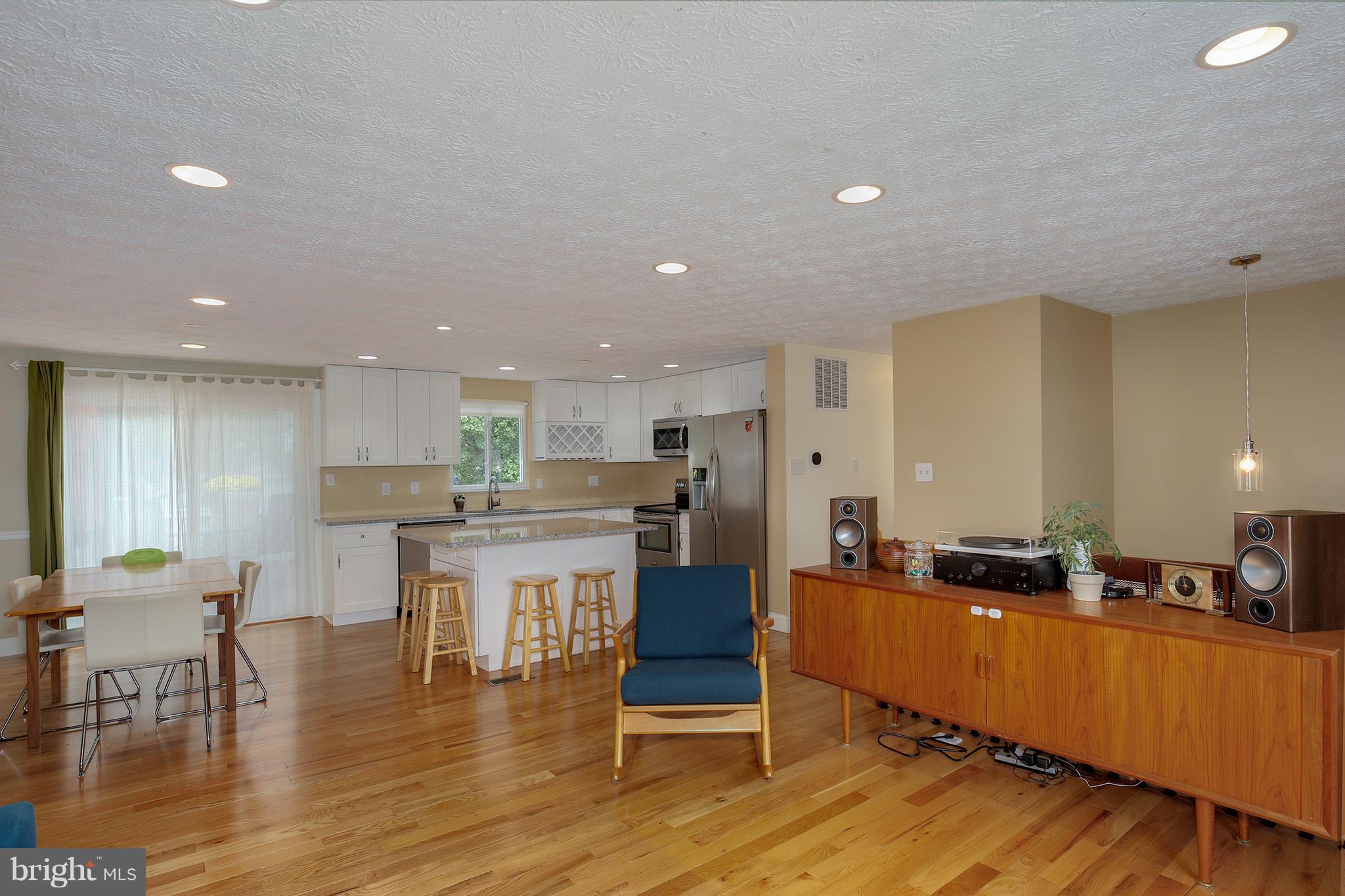 2 Bushwood Road Baltimore, MD 21234 - Photo 6 of 25 Living Room