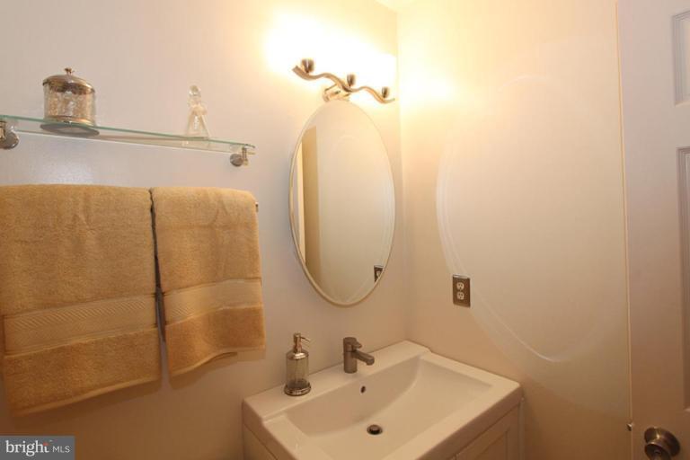 8499 Snowden Oaks Place Laurel, MD 20708 - Photo 11 of 20 Bath #3
