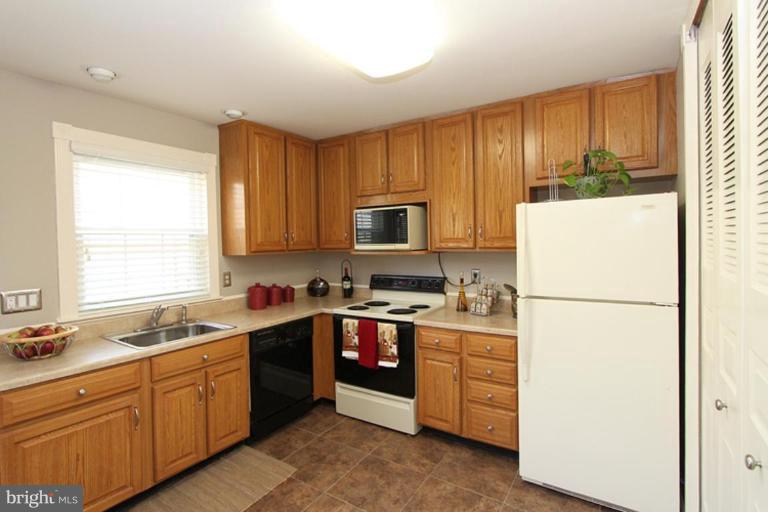 8499 Snowden Oaks Place Laurel, MD 20708 - Photo 14 of 20 Kitchen #2