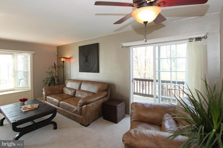 8499 Snowden Oaks Place Laurel, MD 20708 - Photo 3 of 20 Living Room #2