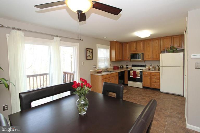 8499 Snowden Oaks Place Laurel, MD 20708 - Photo 4 of 20 Kitchen