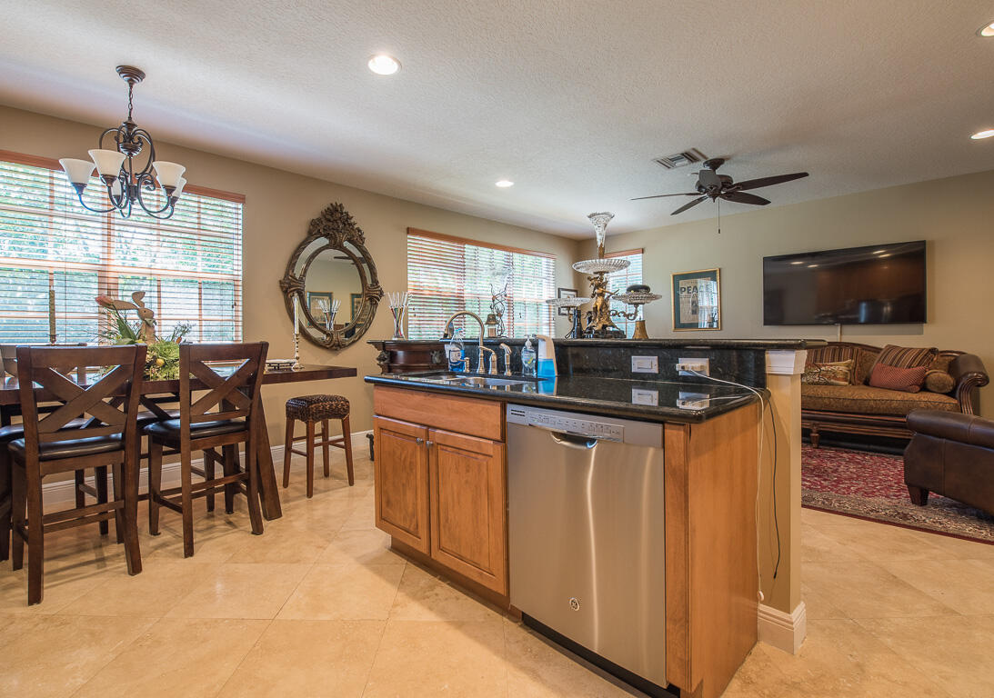 624 Northeast Francesca Lane Boca Raton, FL 33487 - Photo 29 of 64 624 NE Francesca Lane-43
