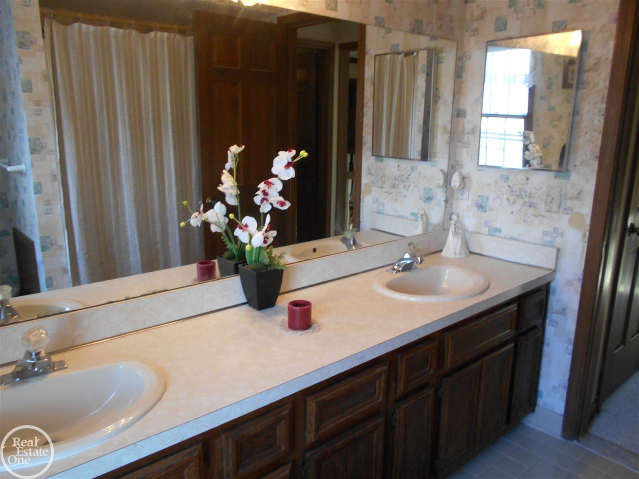 736 Stanford Circle Rochester Hills, MI 48309 - Photo 32 of 41