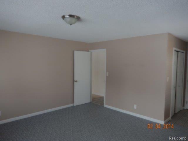 589 North Tipsico Lake Road Hartland, MI 48353 - Photo 11 of 21 2-4-14 009.jpg