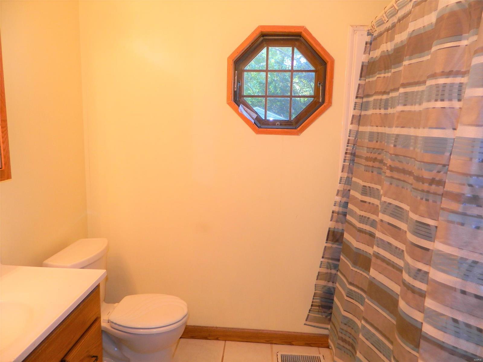 1110 Vandalia Road Hillsboro, IL 62049 - Photo 31 of 32 Gallery Image 31