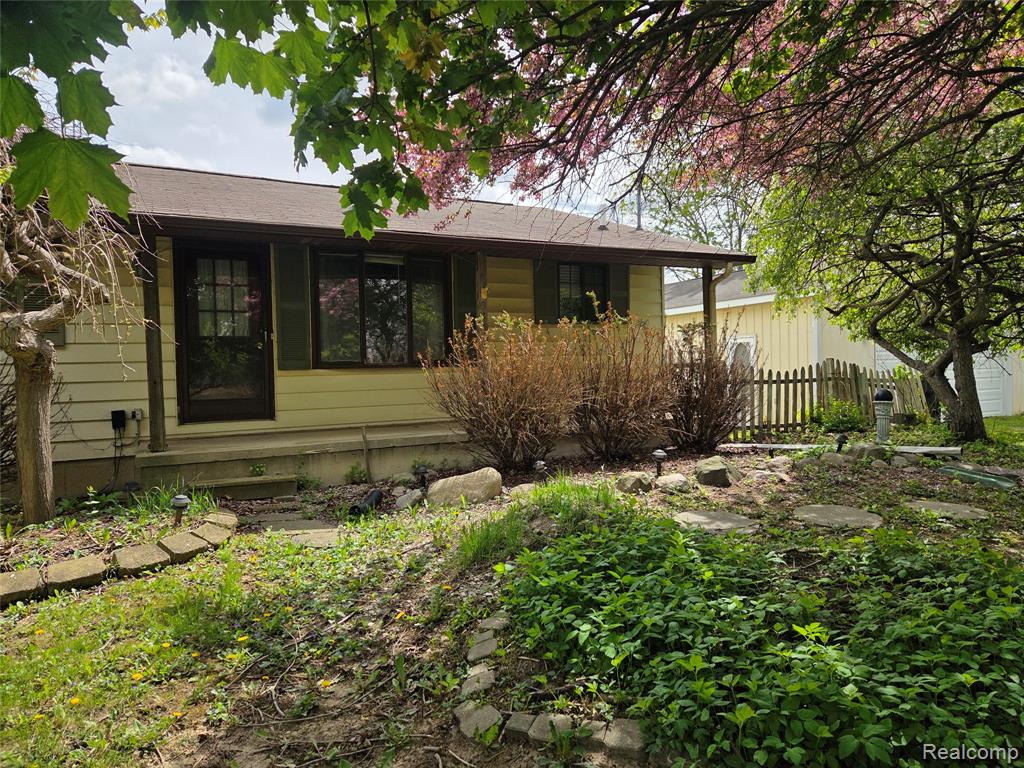 6300 Runyan Lake Road Fenton, MI 48430 - Photo 6 of 17