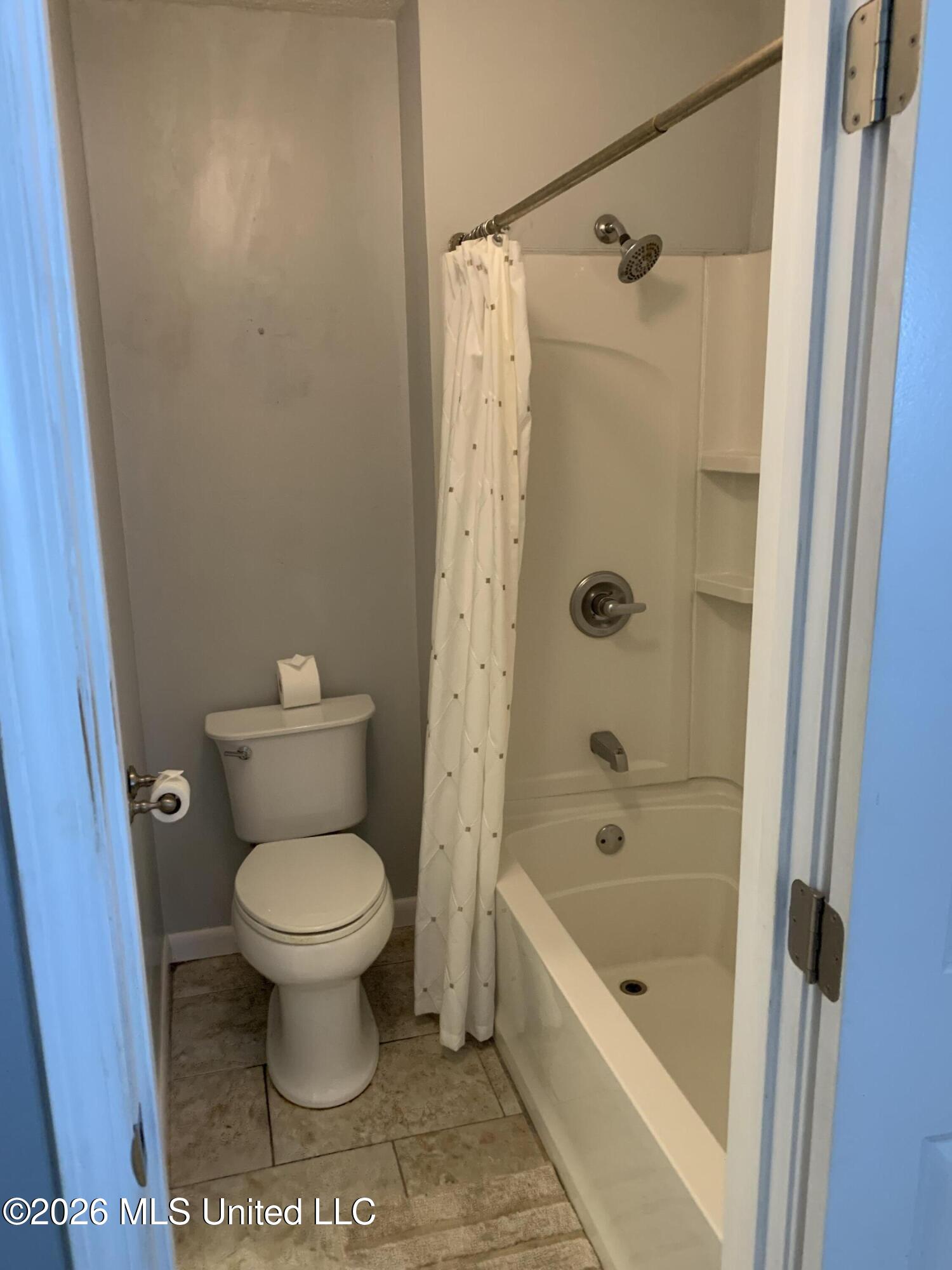 928 Courthouse Road, Unit 38 Gulfport, MS 39507 - Photo 19 of 21 Primary Bathroom Shower
