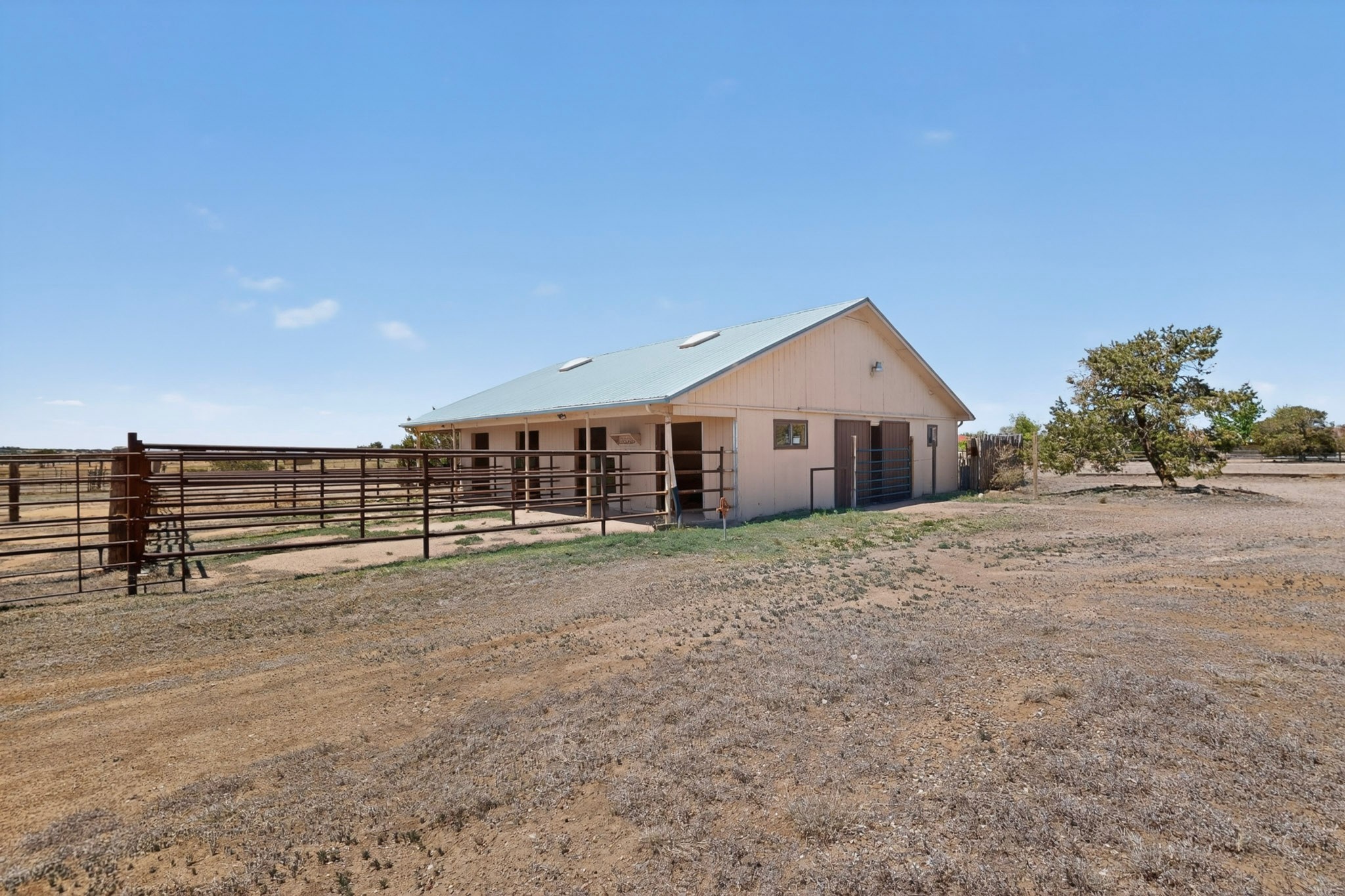 10 Blue Mesa Road Santa Fe, NM 87508 - Photo 48 of 63 Stable block