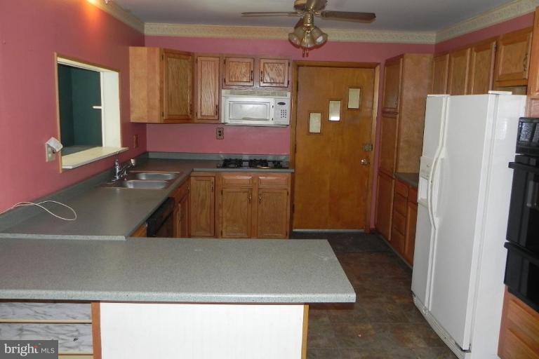 7015 Presley Road Lanham, MD 20706 - Photo 6 of 16 Kitchen