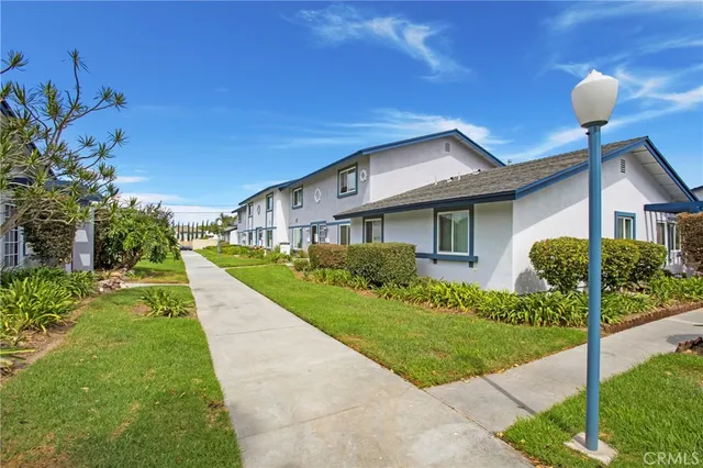 $725,000 | 16511 Caballero Lane, Huntington Beach, CA 92649