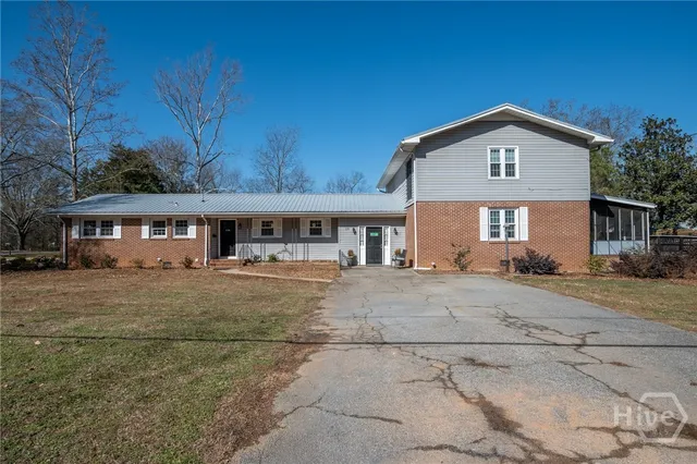 $589,000 | 110 Lakeview Drive, Winterville, GA 30683