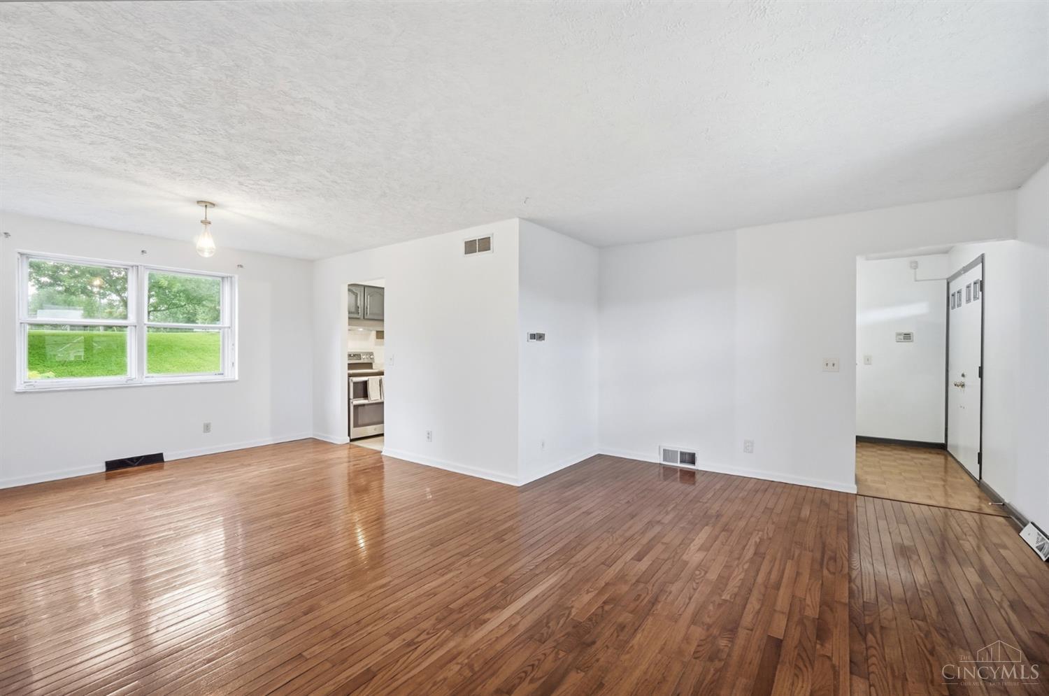 4357 Hubble Road Cincinnati, OH 45247 - Photo 8 of 40 Gallery Image 8