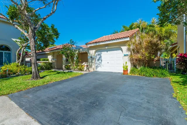 $585,000 | 1347 Seagrape Circle, Weston, FL 33326