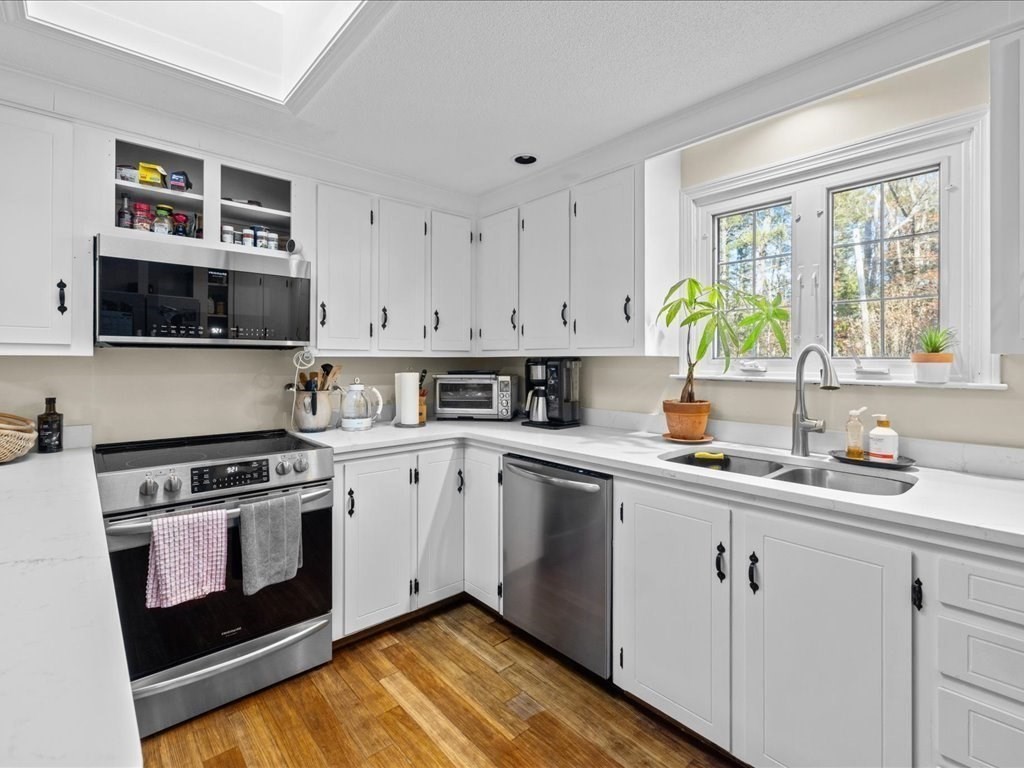 49 East Howland Road East Freetown, MA 02717 - Photo 8 of 34