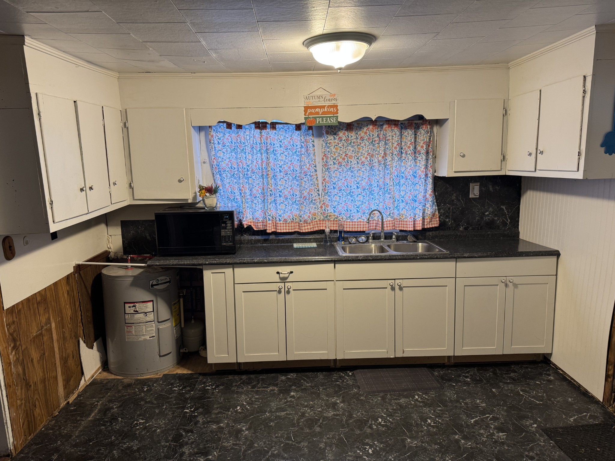 51 Riddleton Circle Riddleton, TN 37151 - Photo 20 of 29 a kitchen with granite countertop white cabinets and black appliances