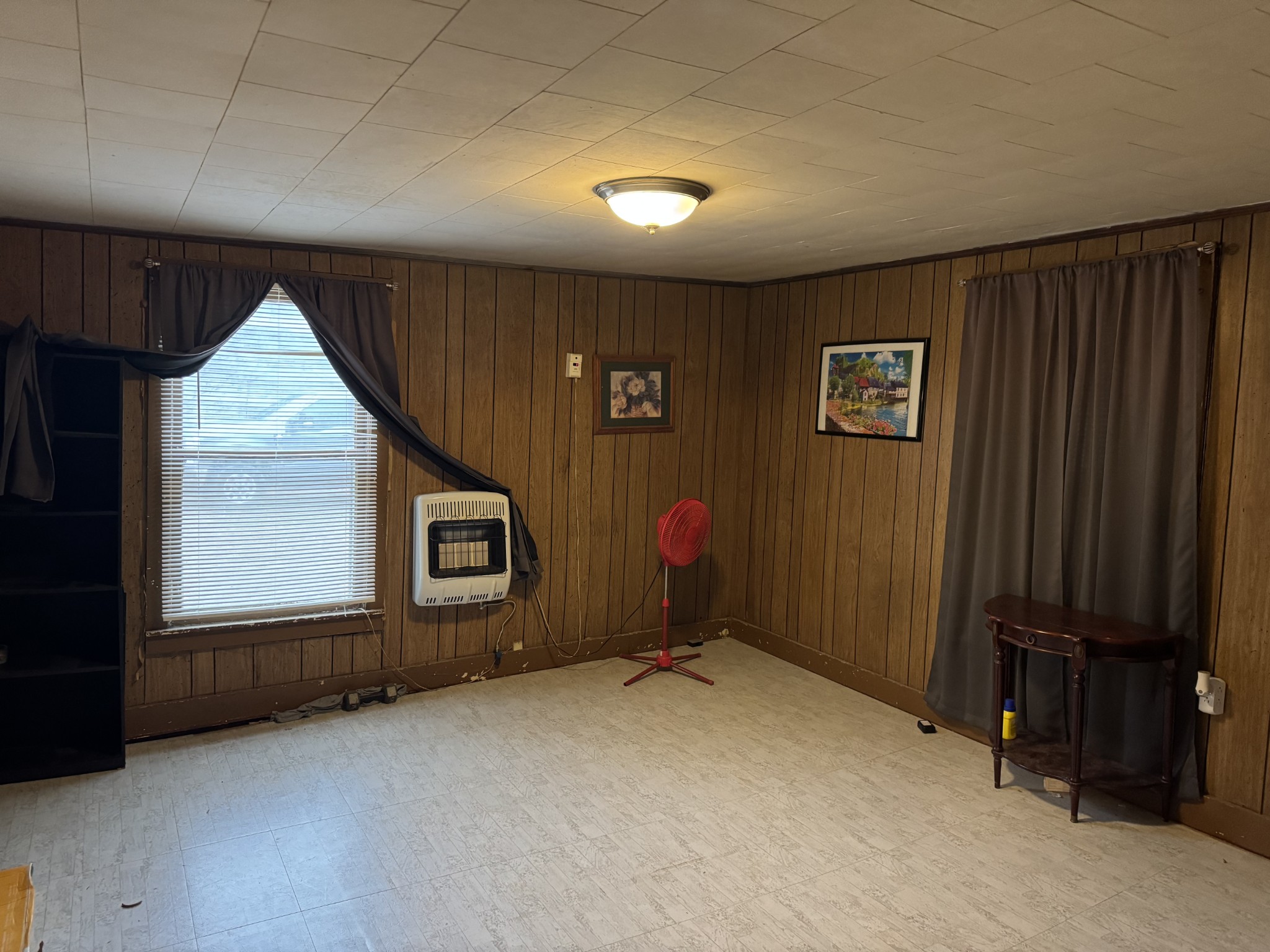51 Riddleton Circle Riddleton, TN 37151 - Photo 10 of 29 an empty room with windows