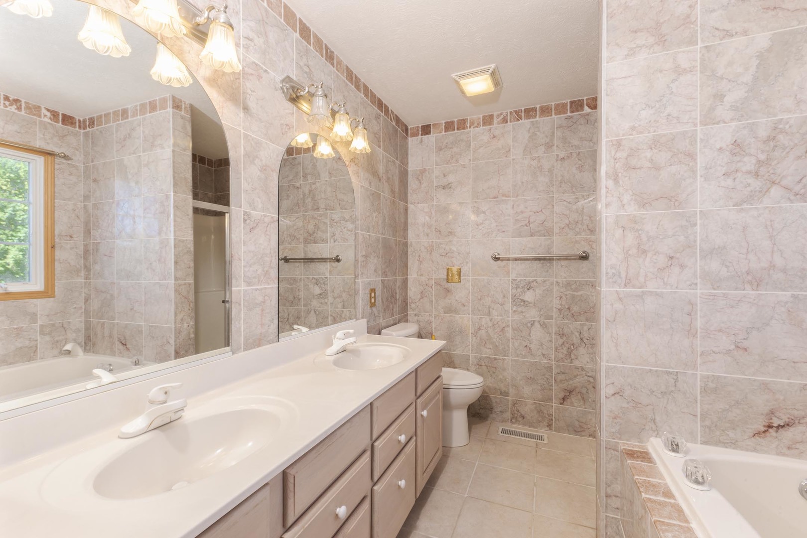 2703 Wedgewood Road Bloomington, IL 61704 - Photo 31 of 44 Gallery Image 31