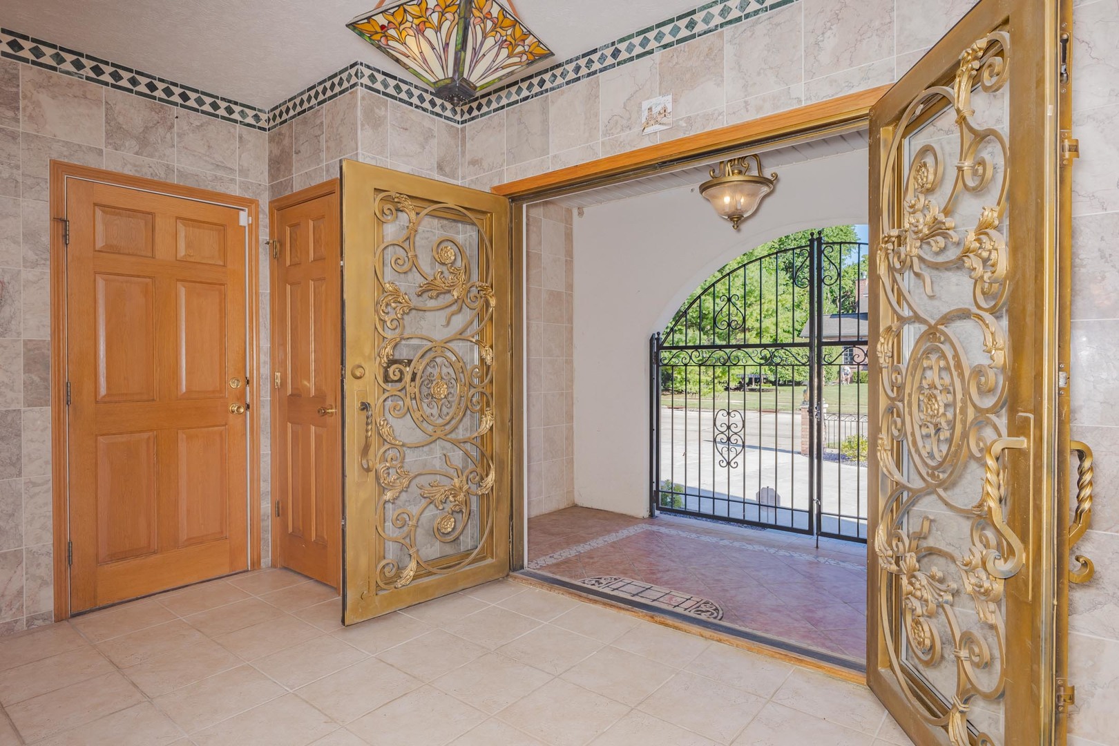 2703 Wedgewood Road Bloomington, IL 61704 - Photo 6 of 44 Gallery Image 6