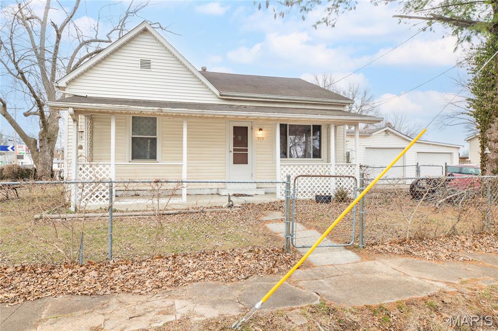919 West 7th Street Staunton, IL 62088 - Photo 1 of 37