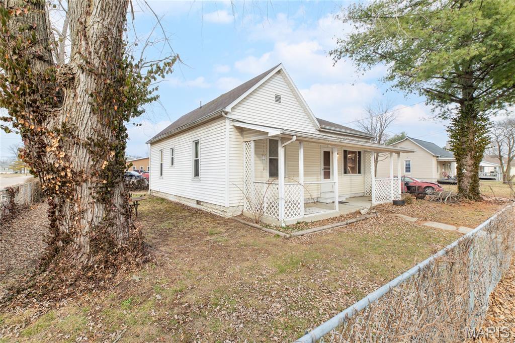 919 West 7th Street Staunton, IL 62088 - Photo 2 of 37