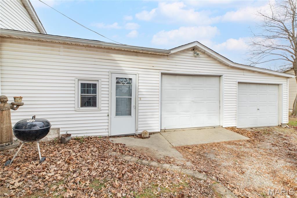 919 West 7th Street Staunton, IL 62088 - Photo 5 of 37