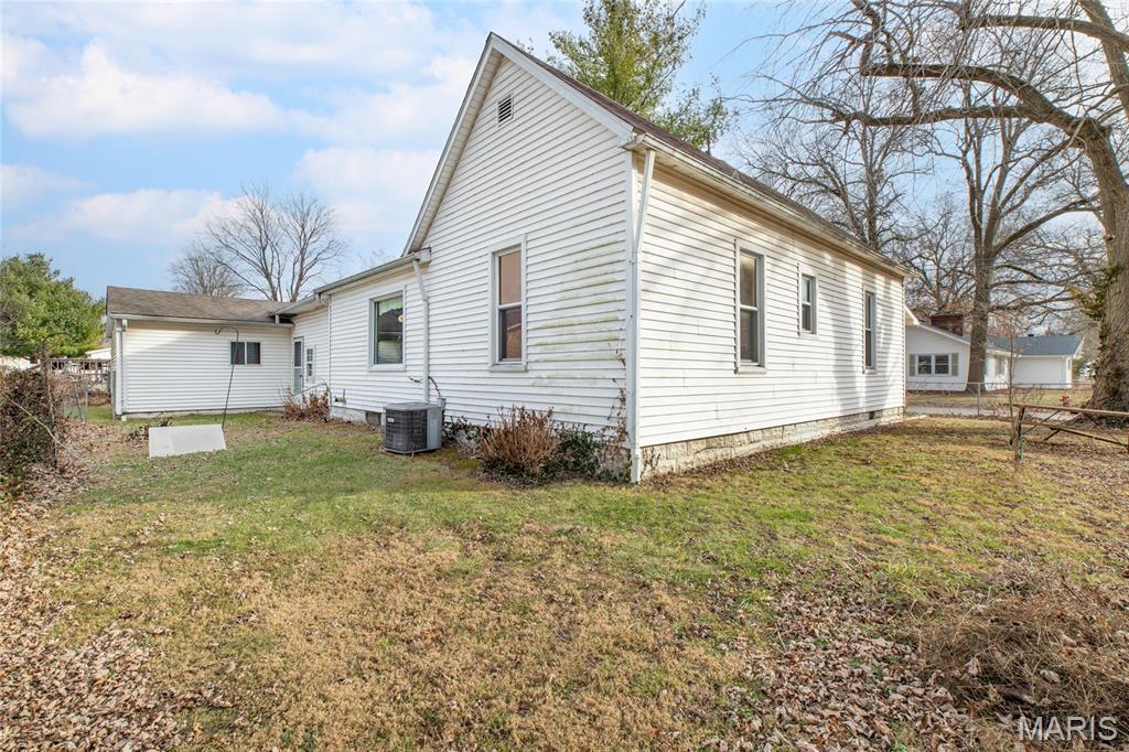 919 West 7th Street Staunton, IL 62088 - Photo 8 of 37