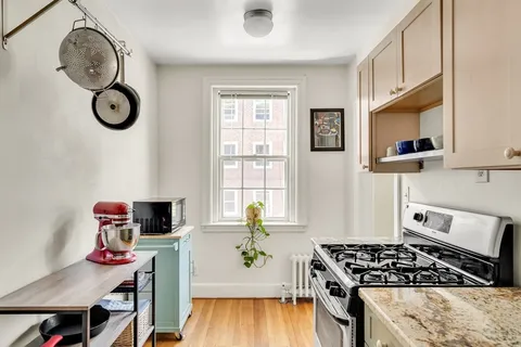 $679,000 | 393 Broadway, Unit 10, Cambridge, MA 02139