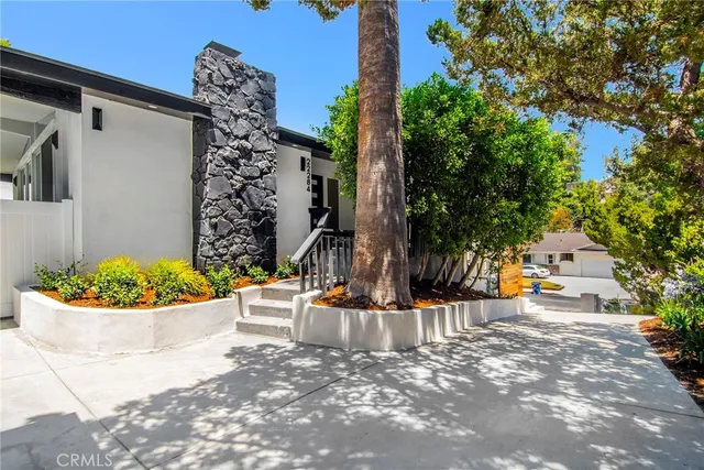 a view of a back yard of the house