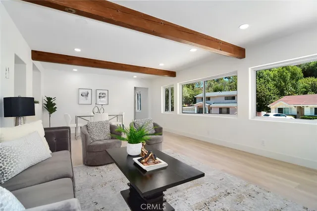 $1,995,000 | 22284 Avenue San Luis, Woodland Hills, CA 91364