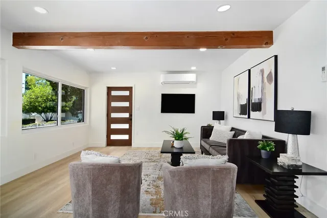 $1,995,000 | 22284 Avenue San Luis, Woodland Hills, CA 91364