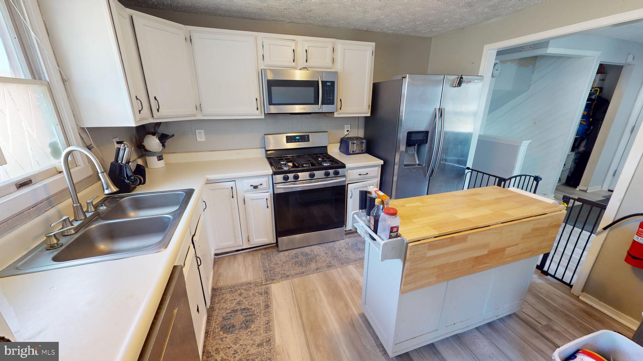 37 Decatur Lane Sicklerville, NJ 08081 - Photo 11 of 26 a kitchen with a sink stove and refrigerator