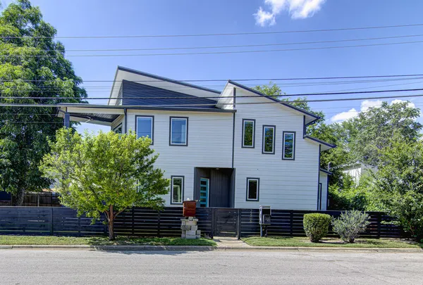 $3,795 | 2406 East 16th Street, Austin, TX 78702