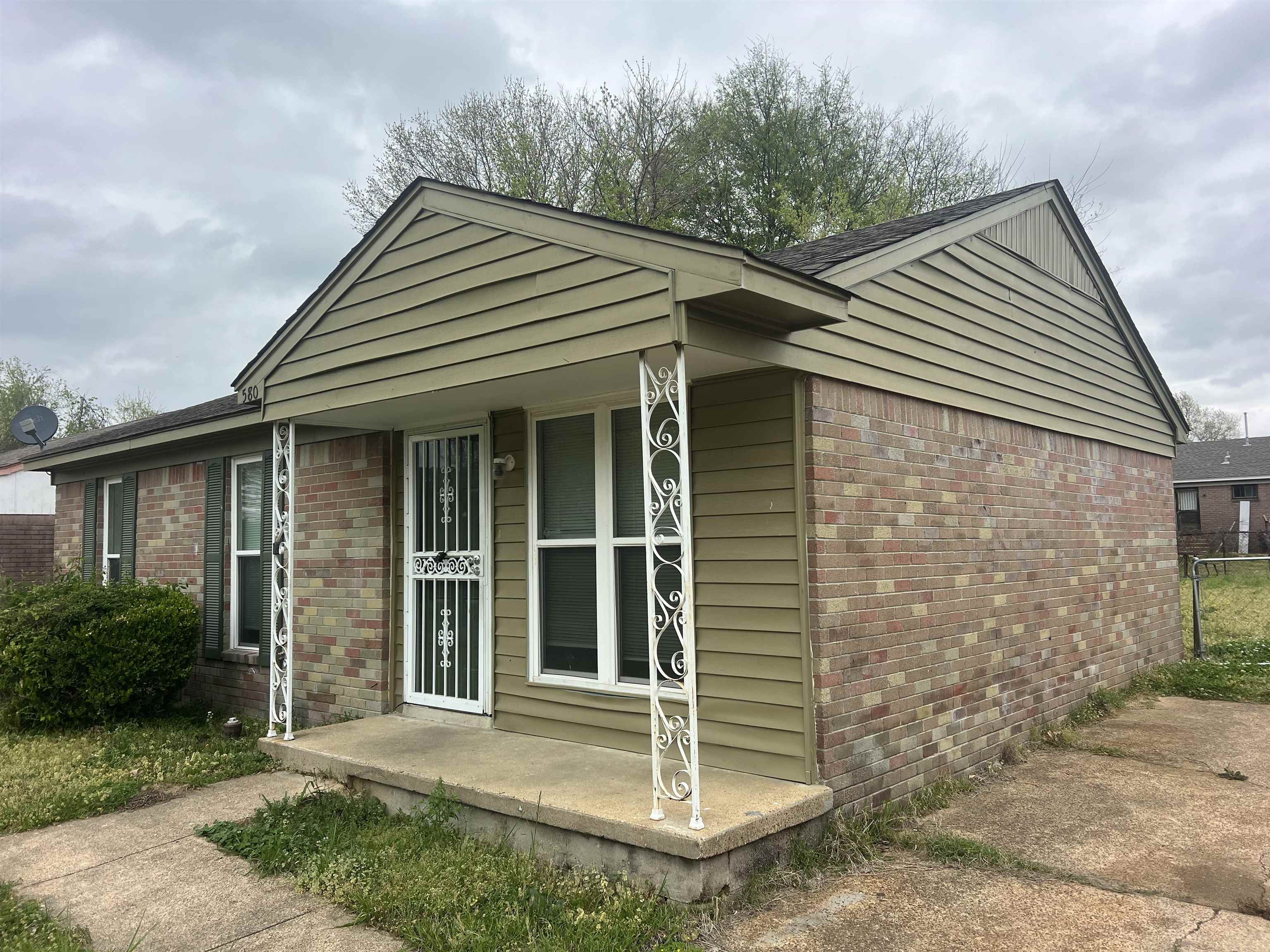 580 Blackhawk Road Memphis, TN 38109 - Photo 2 of 10