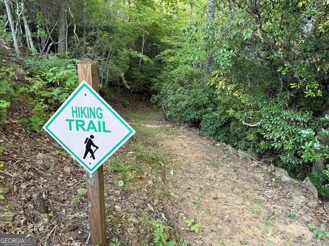 a sign that is sitting on a pole