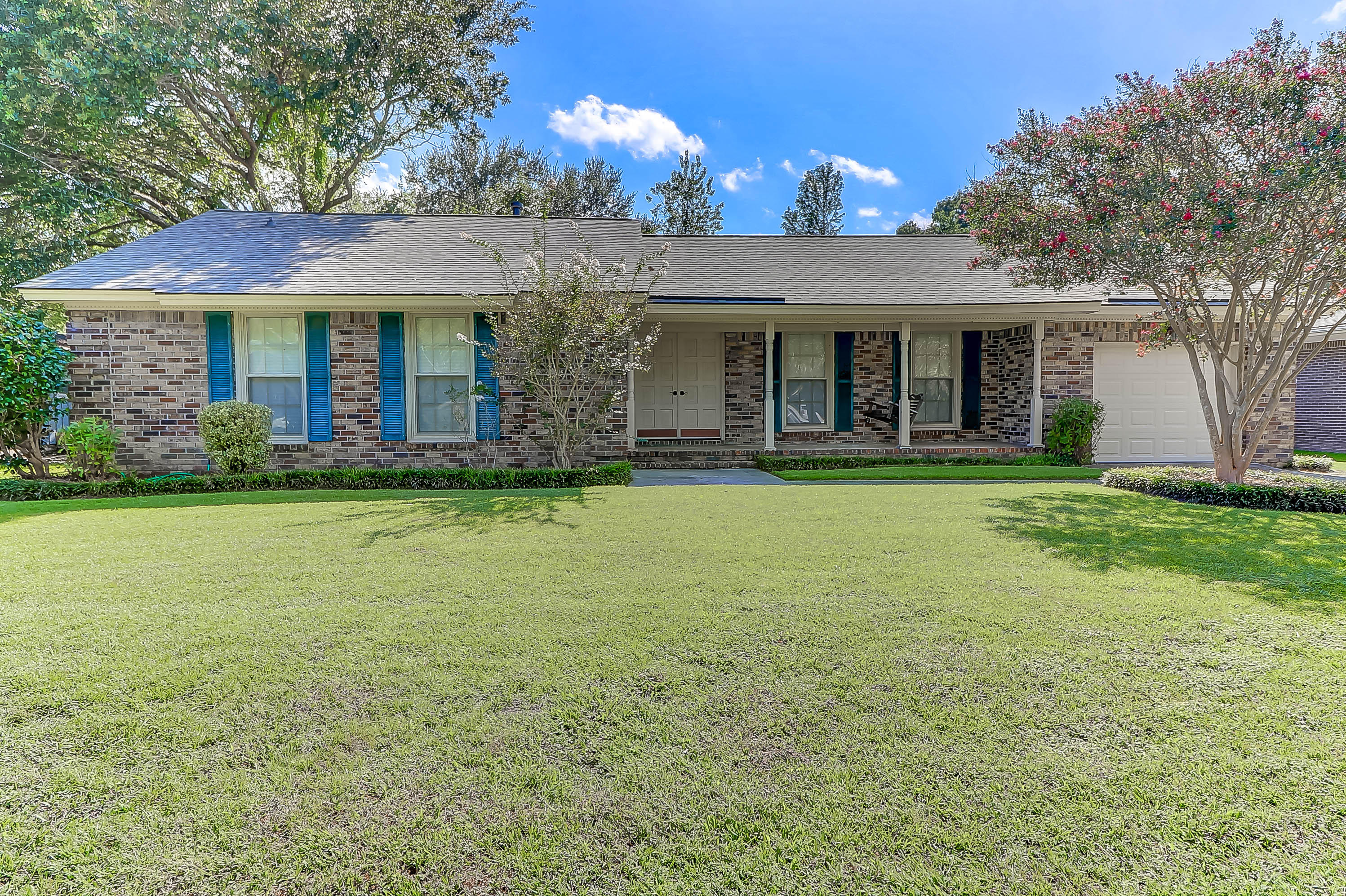 811 Farnham Road Charleston, SC 29412 - Photo 1 of 40 1