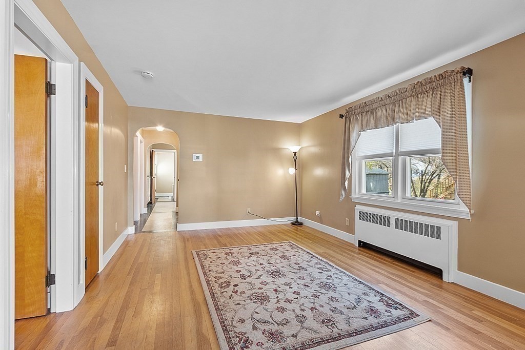 27 Winneconnett Road Worcester, MA 01605 - Photo 3 of 16 Gallery Image 3