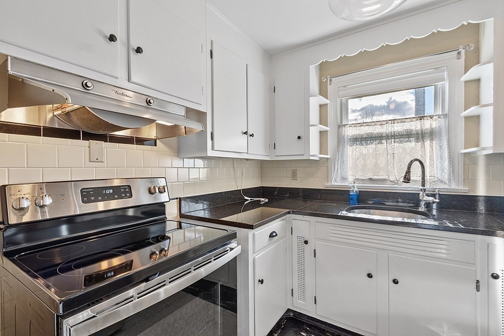 27 Winneconnett Road Worcester, MA 01605 - Photo 10 of 16 Gallery Image 10