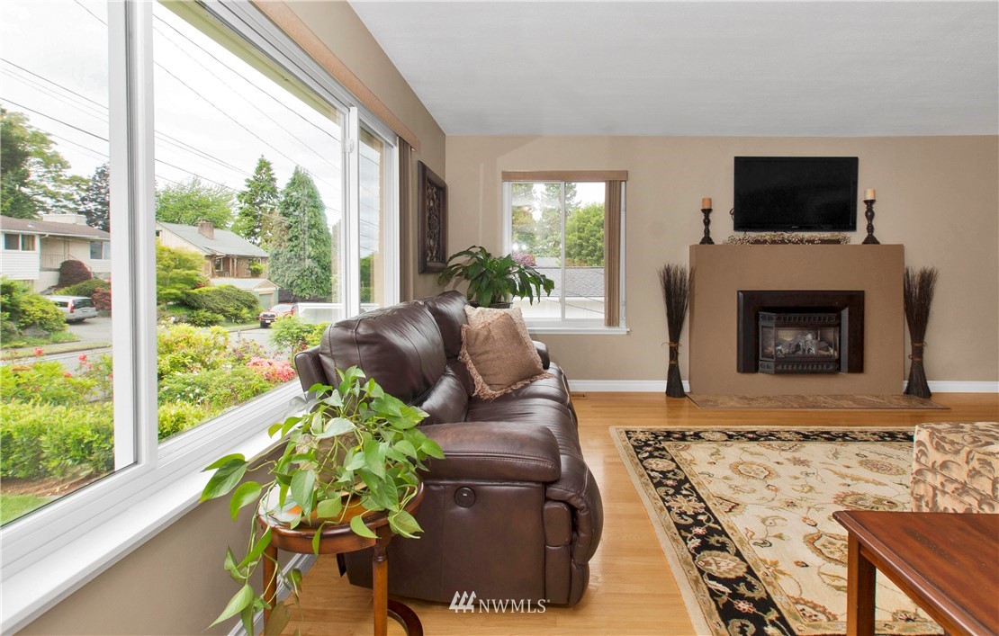 4106 Southwest Austin Street Seattle, WA 98136 - Photo 3 of 33 Gallery Image 3