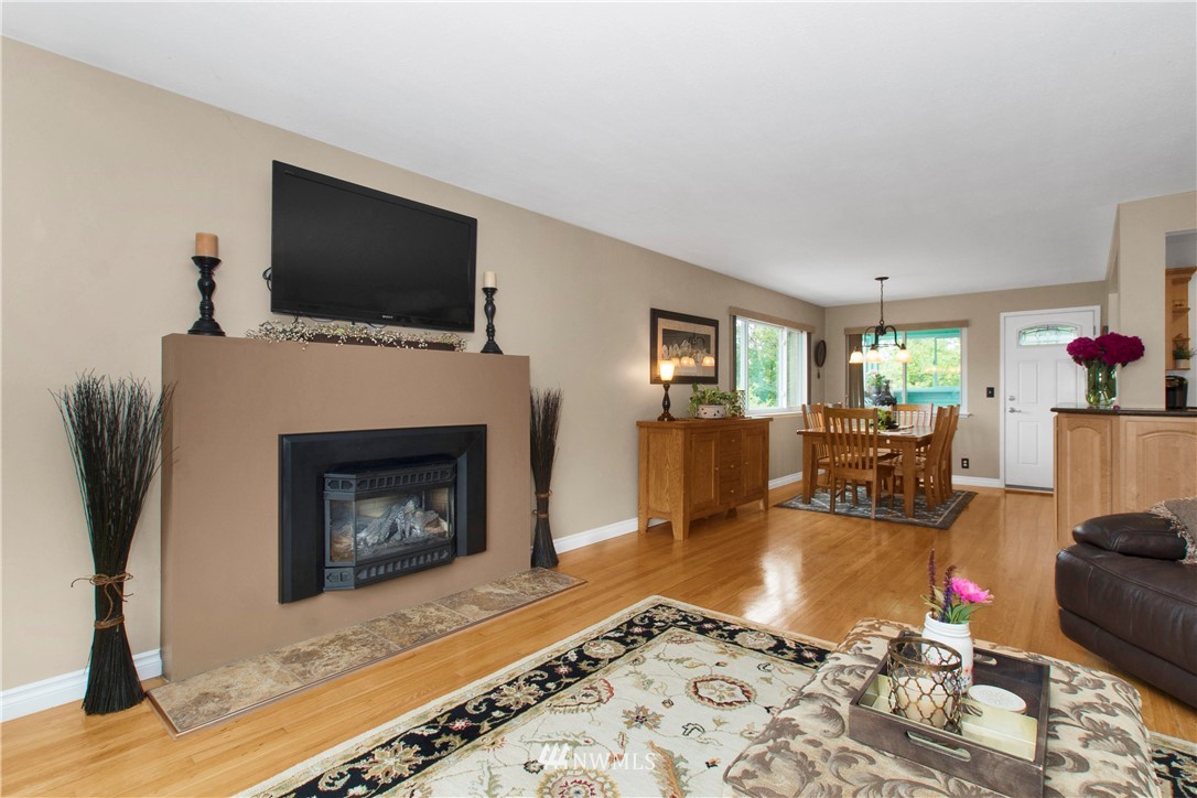 4106 Southwest Austin Street Seattle, WA 98136 - Photo 4 of 33 Gallery Image 4