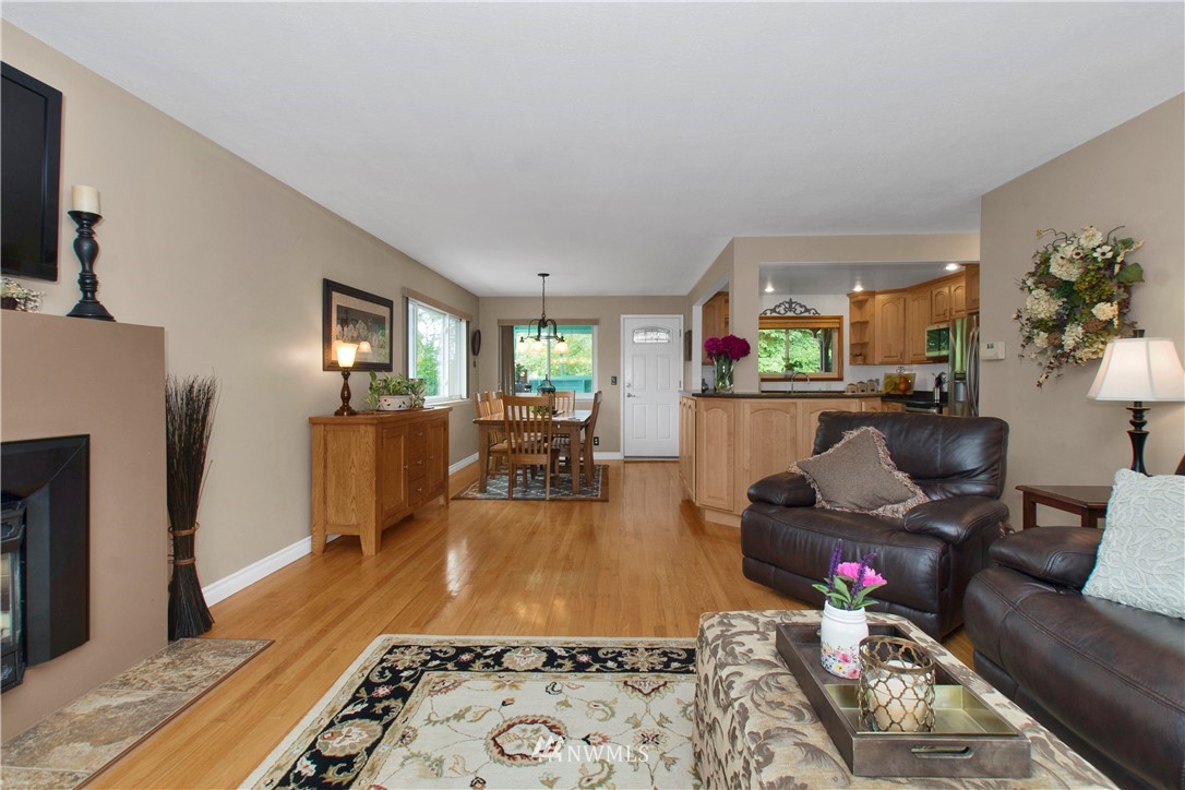 4106 Southwest Austin Street Seattle, WA 98136 - Photo 5 of 33 Gallery Image 5