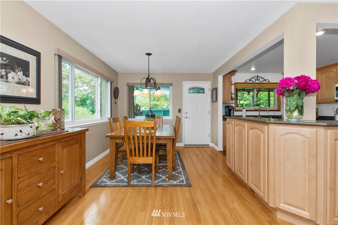 4106 Southwest Austin Street Seattle, WA 98136 - Photo 7 of 33 Gallery Image 7