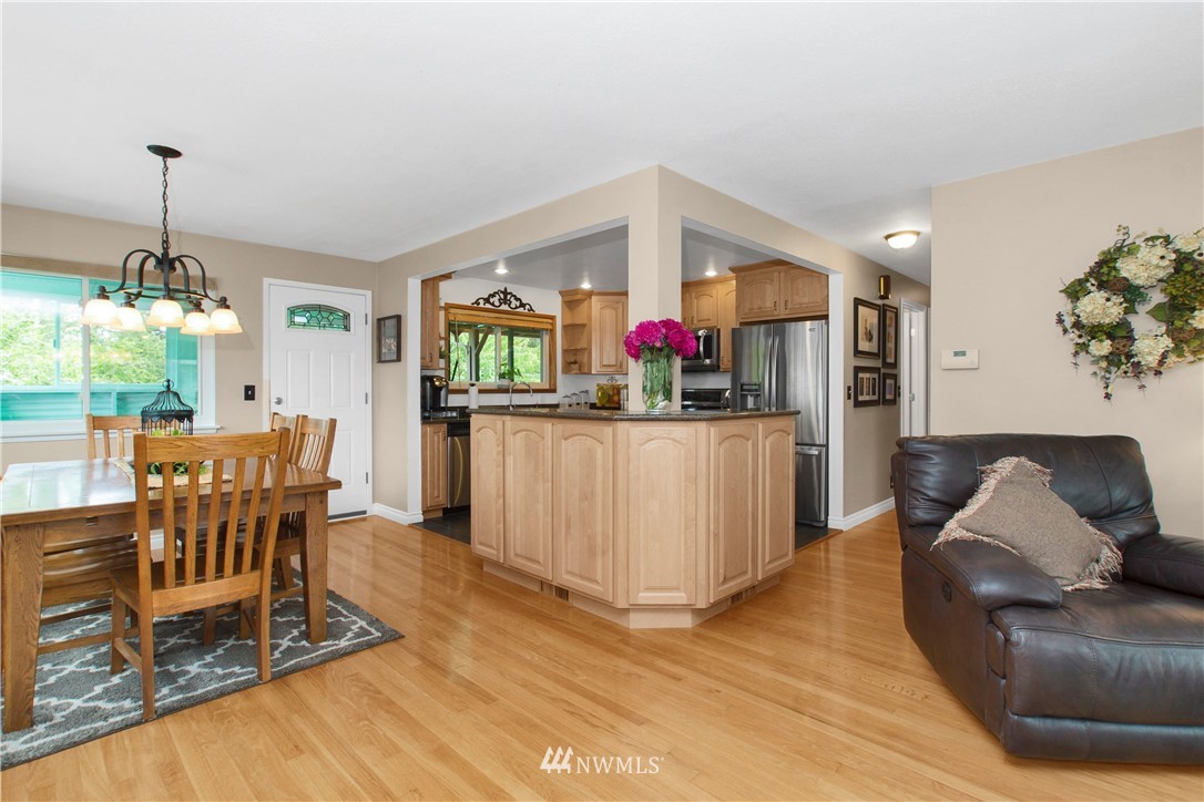 4106 Southwest Austin Street Seattle, WA 98136 - Photo 8 of 33 Gallery Image 8