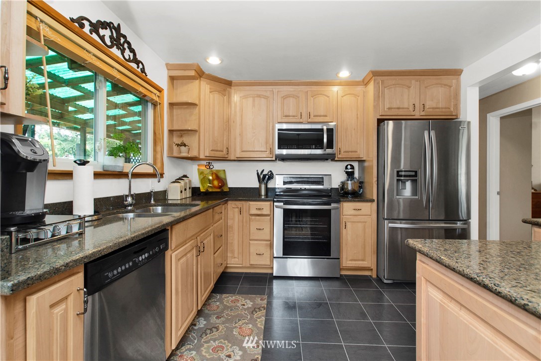 4106 Southwest Austin Street Seattle, WA 98136 - Photo 10 of 33 Gallery Image 10
