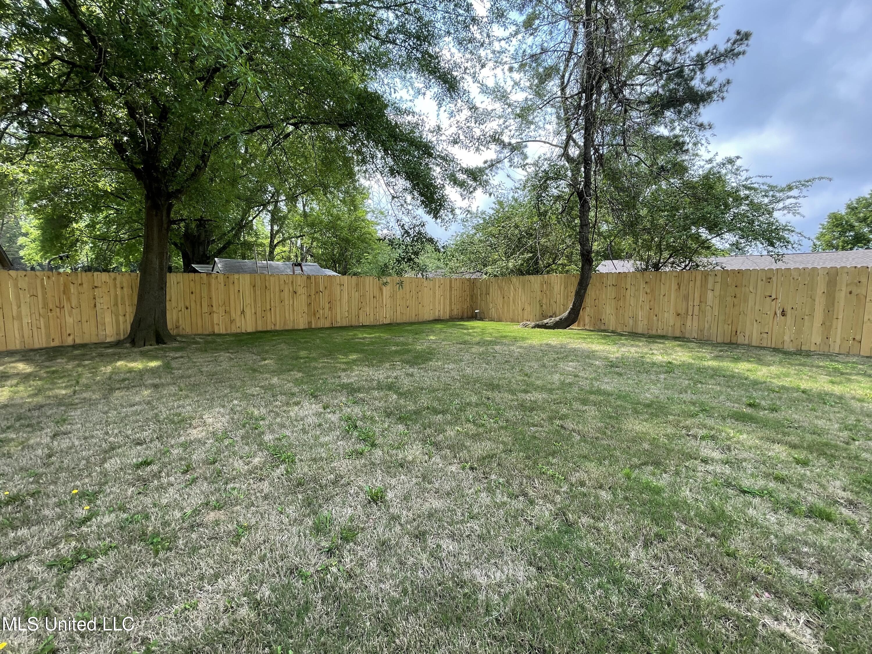 6585 Camelot Road Horn Lake, MS 38637 - Photo 20 of 24 IMG_1122