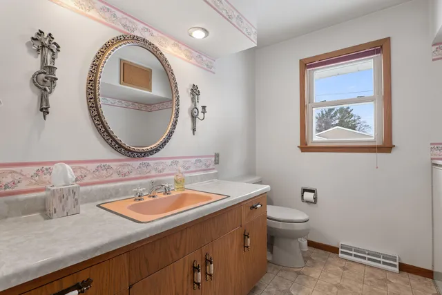 $245,500 | 1414 Hilltop Lane, Plymouth, WI 53073