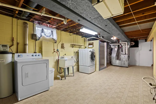 $245,500 | 1414 Hilltop Lane, Plymouth, WI 53073