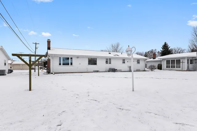 $245,500 | 1414 Hilltop Lane, Plymouth, WI 53073