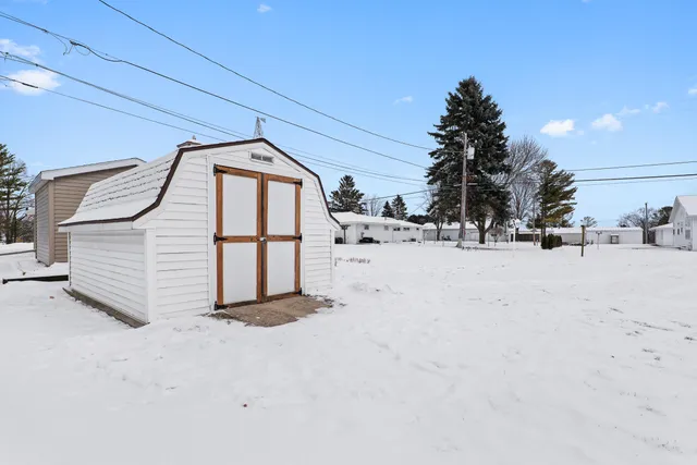 $245,500 | 1414 Hilltop Lane, Plymouth, WI 53073