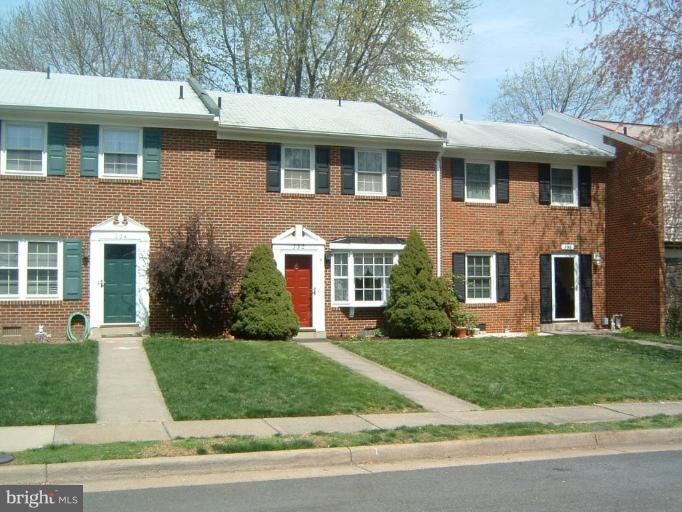 332 Rock Spring Drive Southwest Leesburg, VA 20175 - Photo 1 of 19 Exterior (Main)